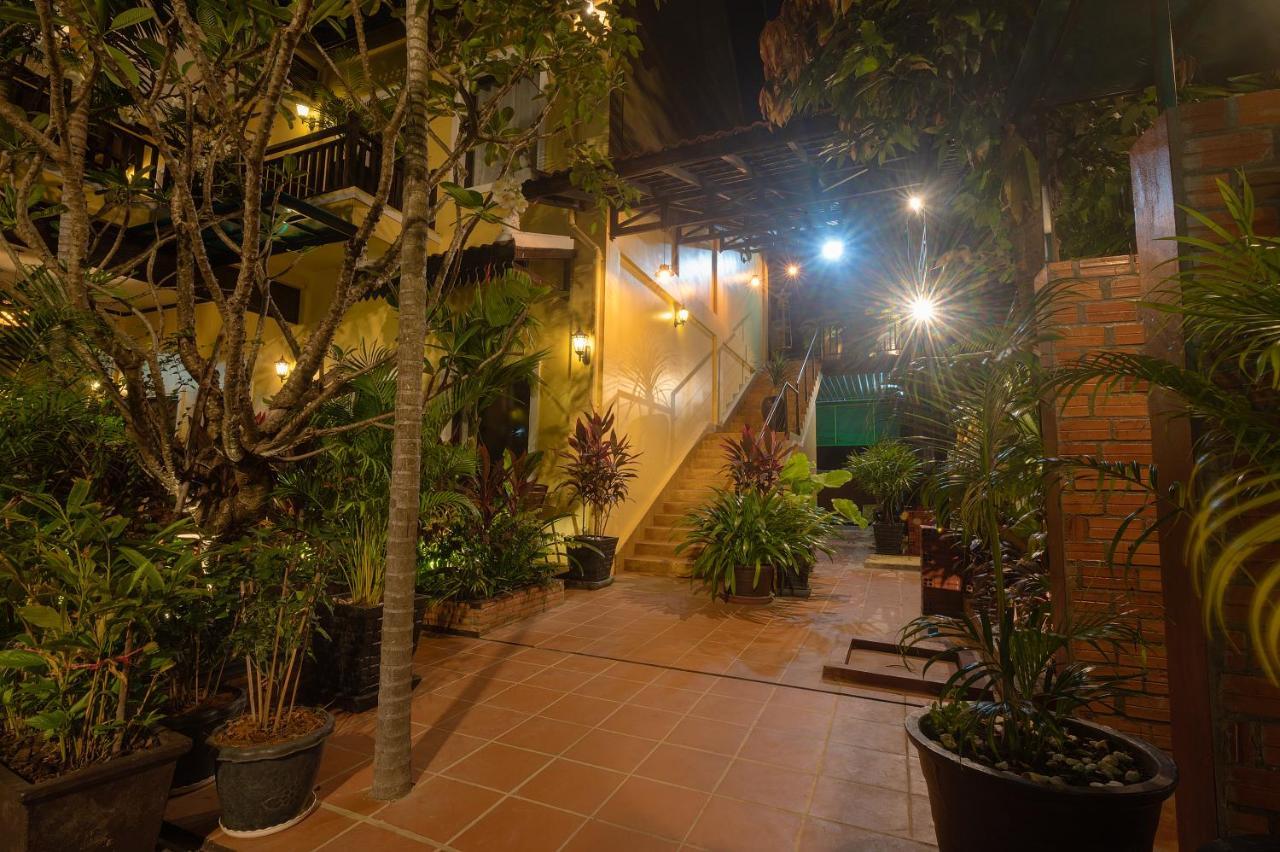 Ravady D'Angkor Hotel Siem Reap Buitenkant foto